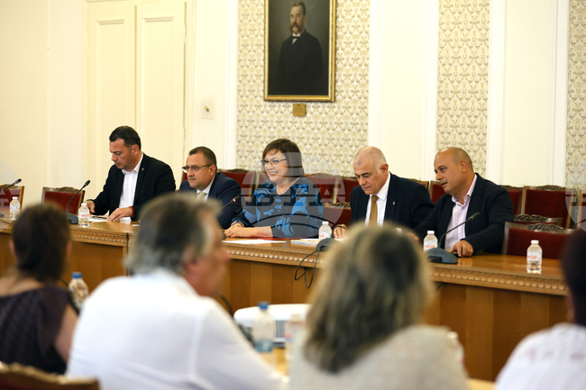 Парламент - БСП - КНСБ - среща