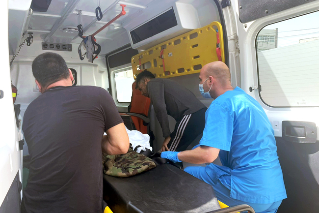 Предстои прокуратурата в Стара Загора да привлече като обвиняем 27-годишен мъж за подпомагане на 76 мигранти да преминават незаконно през страната