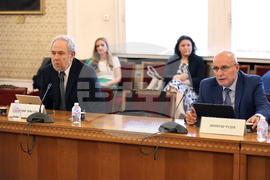 Парламент - Комисия по бюджет и финанси