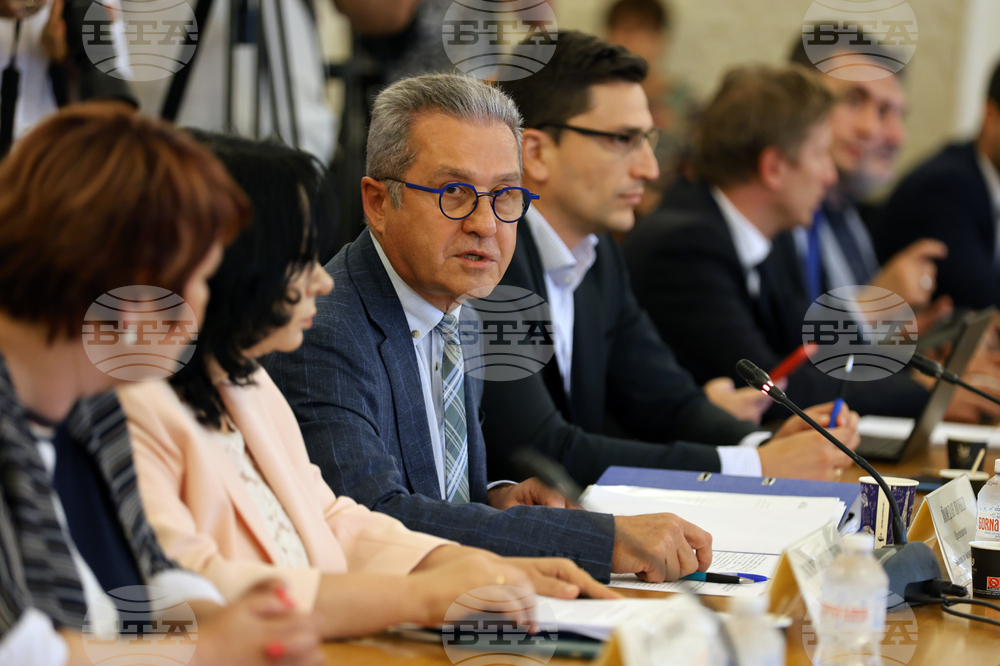 Парламент - Комисия по бюджет и финанси