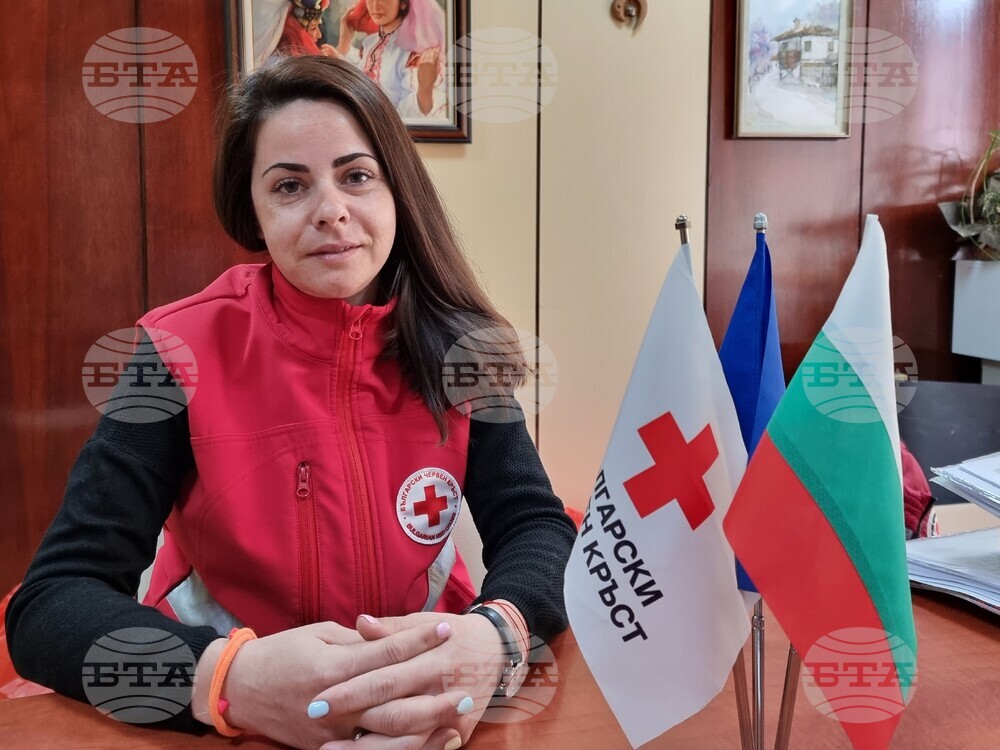 В навечерието на Коледа "Екип 254" на БЧК в Кърджали зарадва с хранителни продукти над 70 човека от уязвими групи