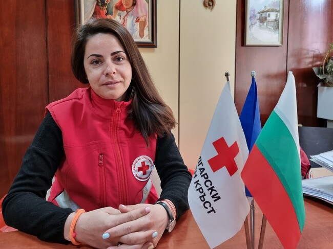 В навечерието на Коледа "Екип 254" на БЧК в Кърджали зарадва с хранителни продукти над 70 човека от уязвими групи
