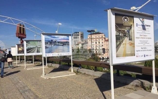 Фотоизложба показва знакови съоръжения от пътната, образователната и екологичната инфраструктура в столицата
