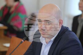 Парламент - Комисия по туризъм