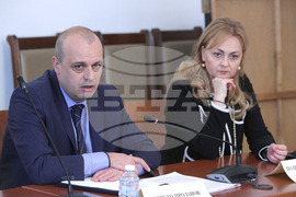 Парламент - Комисия по туризъм