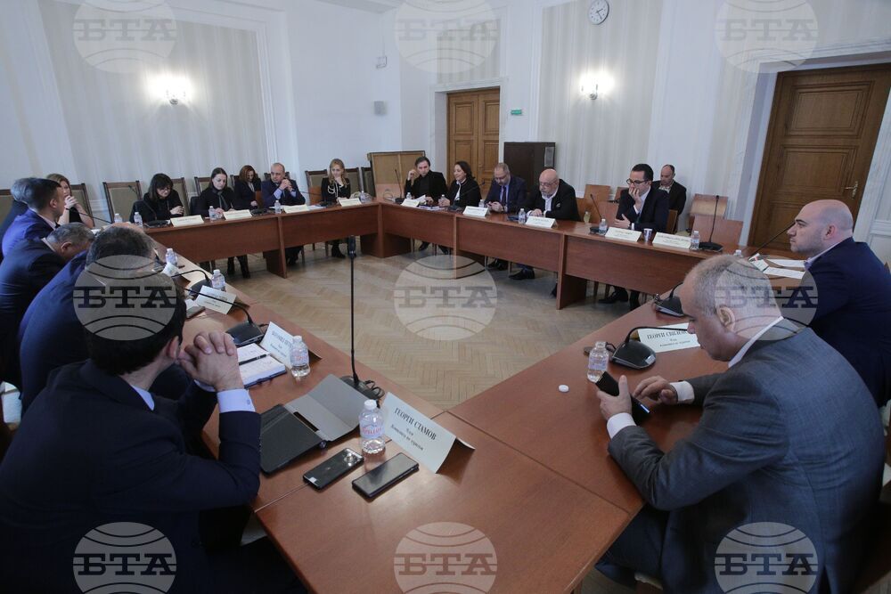 Парламент - Комисия по туризъм