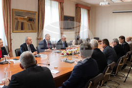Румен Радев - представители на съсловни организации в системата на здравеопазването и мениджъри на болници - среща