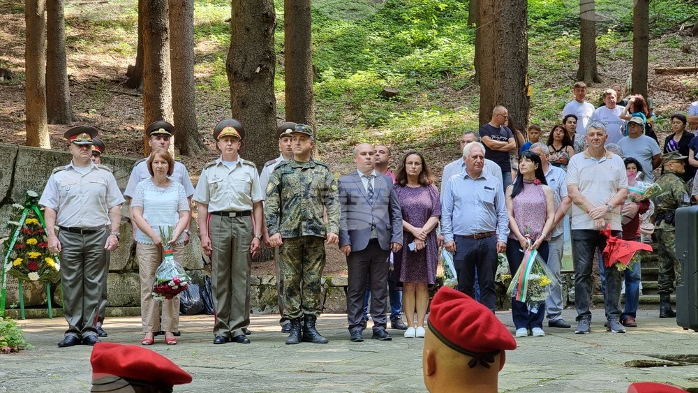 Бузлуджа - паметник - Хаджи Димитър