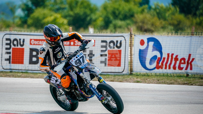 Един от най-добрите български състезатели по мотокрос и супермото Майкъл Иванов се завръща към активните състезания