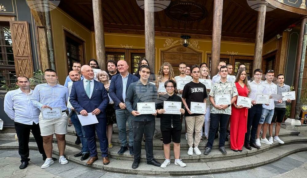 Education Minister Awards Participants in IT Skills and Career Training National Programme