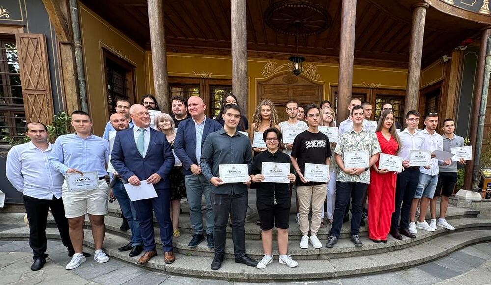 Министър Галин Цоков: Над 5 500 ученици са преминали обучение по програмиране