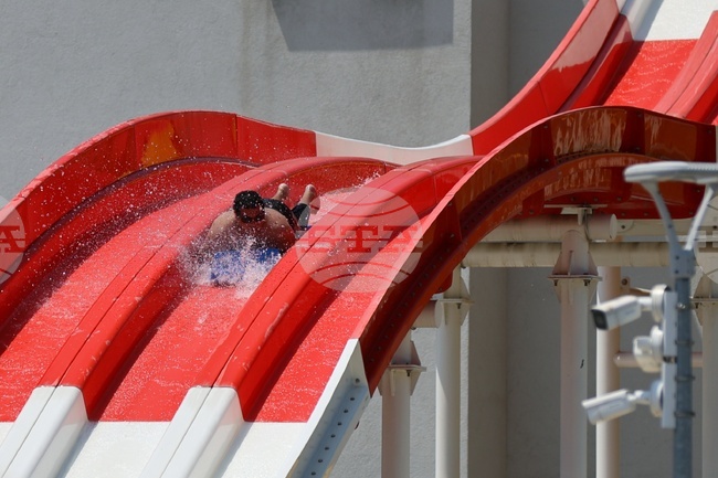 Дете почина след падане от водна пързалка в Хърватия 