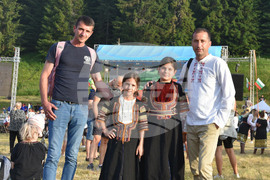 Рожен - събор - ученици от Основното училище в Босилеград