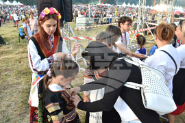 Рожен - събор - ученици от Основното училище в Босилеград