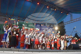 Рожен - събор - ученици от Основното училище в Босилеград