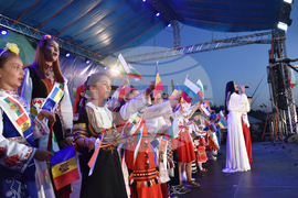 Рожен - събор - ученици от Основното училище в Босилеград