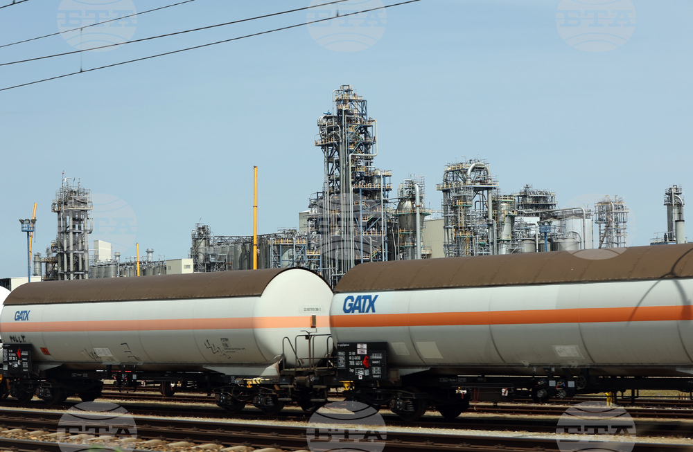 Служител на OMВ е бил разкрит като „руска къртица“, съобщи списание „Профил“