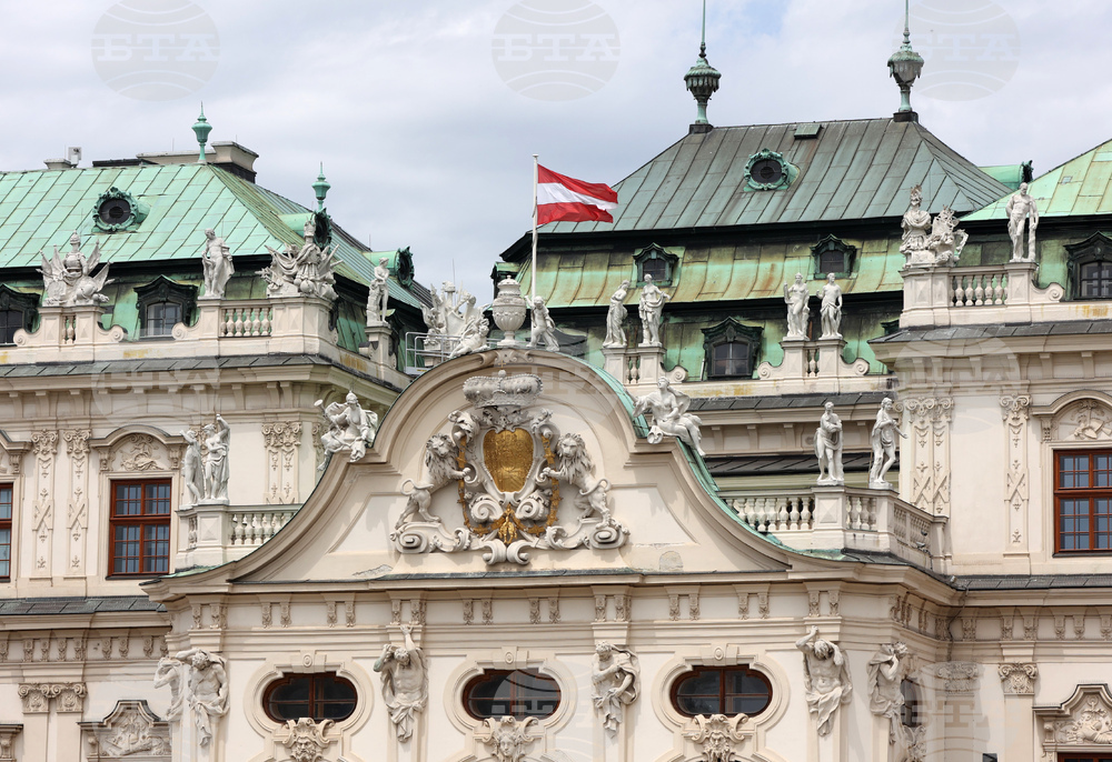 Австрия въвежда платежни карти за търсещите убежище в страната