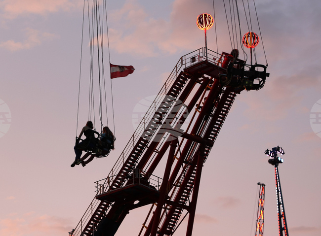 Петима души са ранени, след като увеселително влакче във виенския Пратер дерайлира