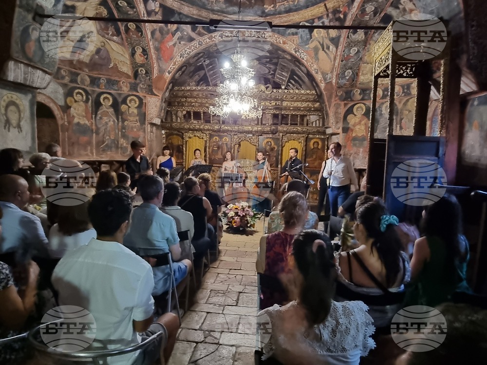 Творби от Хенри Пърсел и Антонио Вивалди представят музиканти в средновековната църква „Св. архангели Михаил и Гавраил“ в Арбанаси
