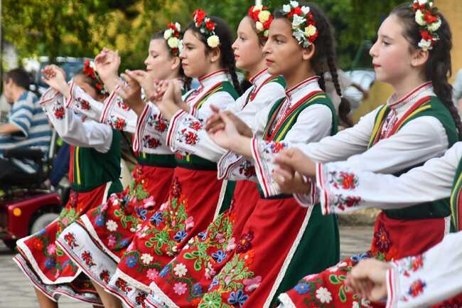 Община Кубрат: С народни борби и забава за малки за всички Бисерци отбеляза подобаващо селищен празник