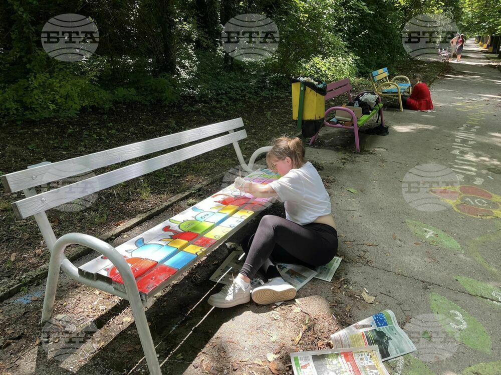Шуменски ученици почистваха парка „Кьошковете“ и обновиха пейките