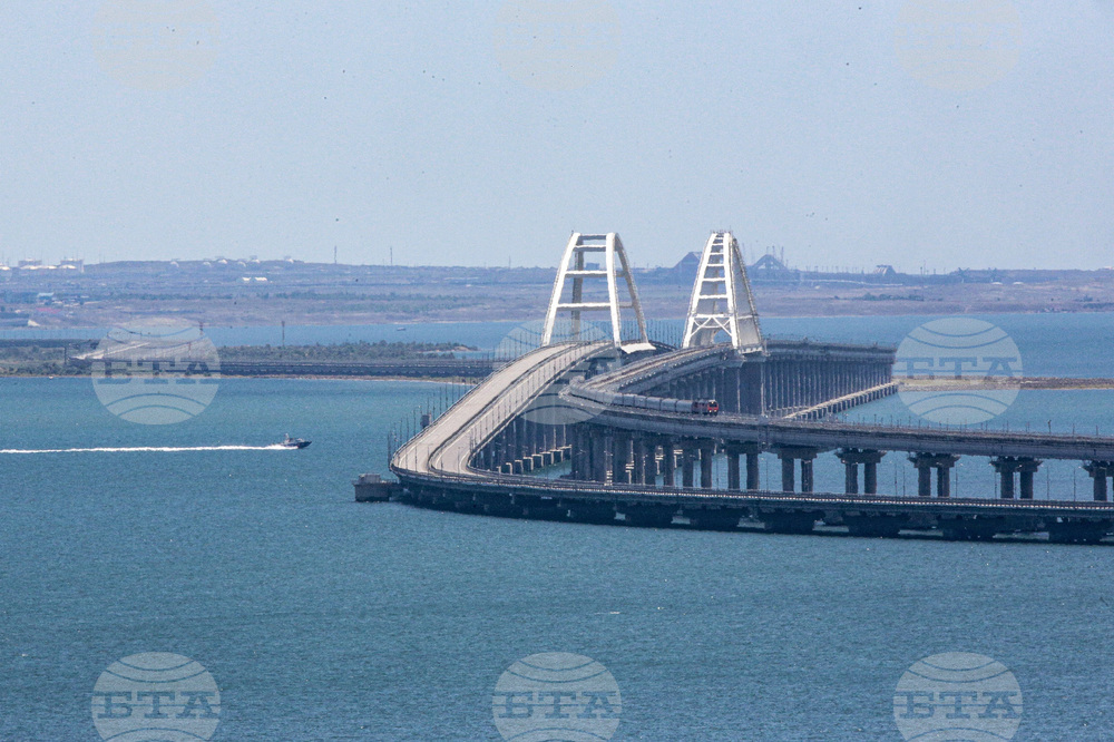 Движението по Кримския мост е възстановено, съобщи Русия