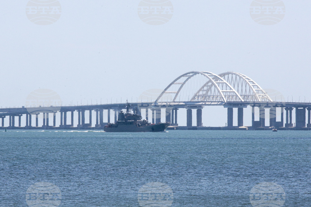 Службата за сигурност на Украйна заяви, че е поразила Кримския мост с подводни експлозиви