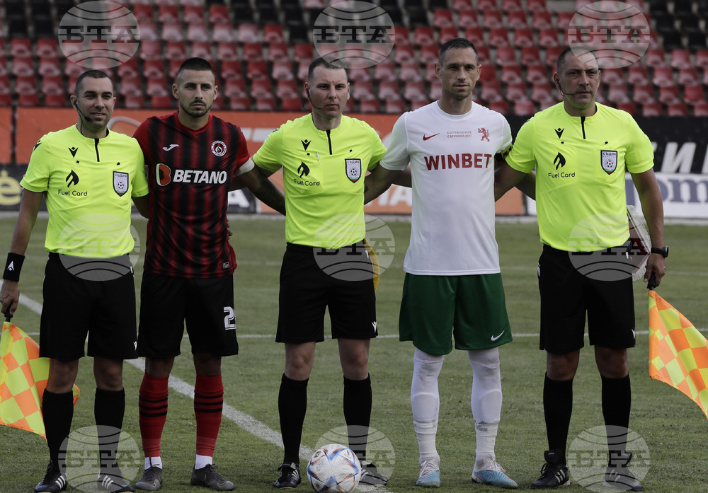 Футбол - Локомотив (София) - Ботев (Враца)