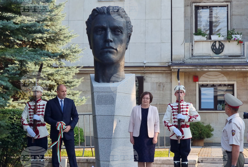 President Unveils Vasil Levski Monument in Troyan