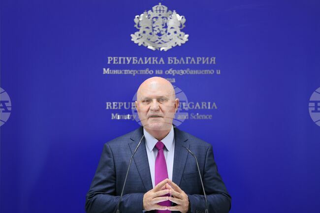 Предвидили сме изработването на рамка за използване на изкуствения интелект в българското училище, каза министър Галин Цоков