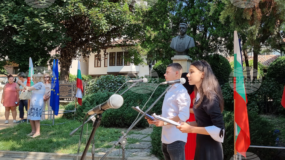 Деца припомниха заветите на Васил Левски на церемонията в Добрич за 186 години от рождението на Апостола на свободата