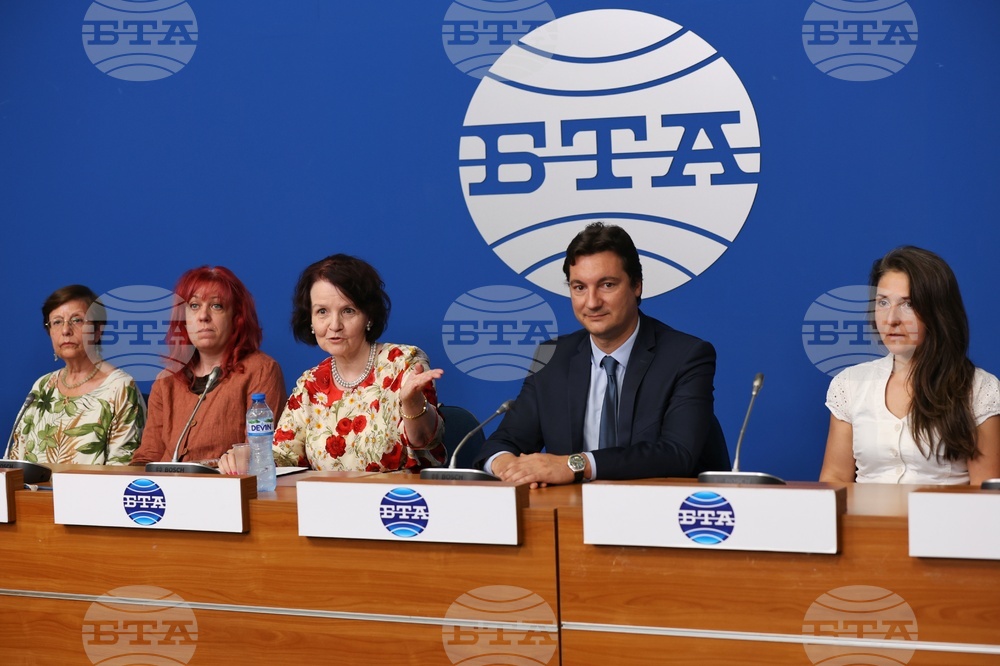 Национален пресклуб на БТА-София - връчване на благодарствени адреси