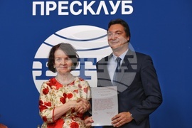 Национален пресклуб на БТА-София - връчване на благодарствени адреси