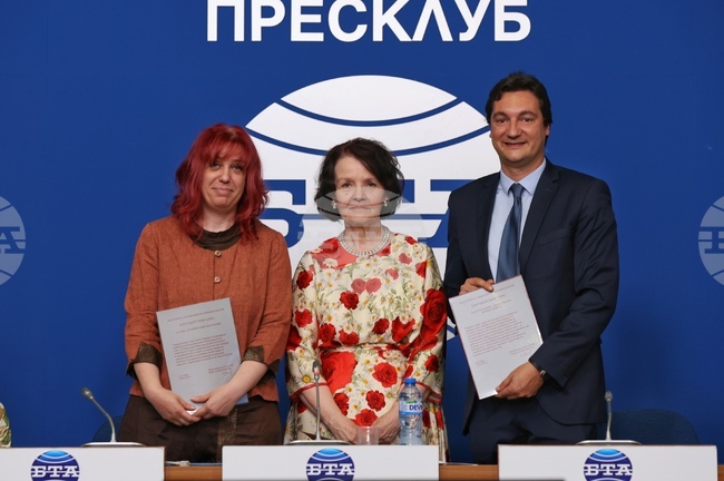 Национален пресклуб на БТА-София - връчване на благодарствени адреси