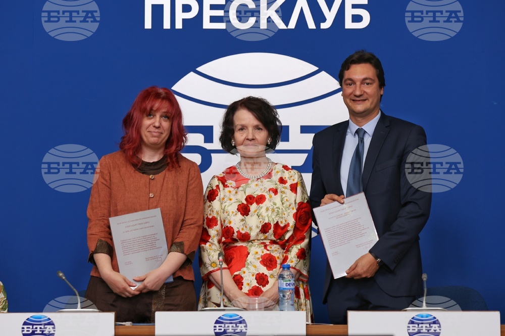 Национален пресклуб на БТА-София - връчване на благодарствени адреси