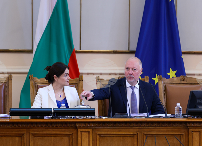 Парламент - извънредно заседание