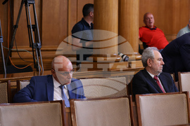 Парламент - извънредно заседание