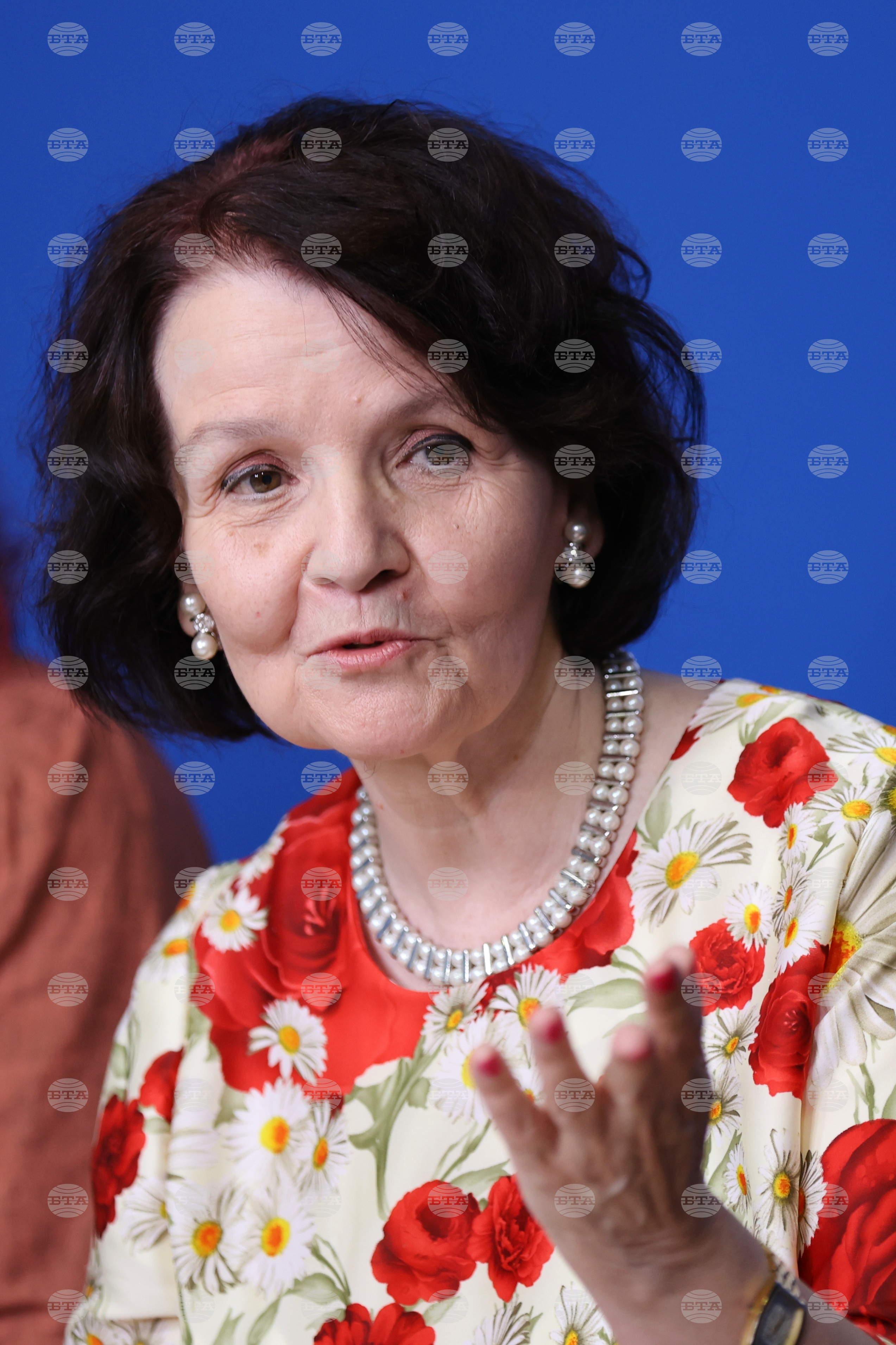 Национален пресклуб на БТА-София - връчване на благодарствени адреси