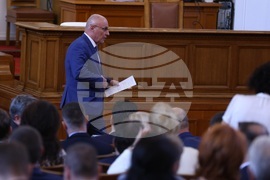 Новоизбраният управител на БНБ Димитър Радев положи клетва пред Народното събрание