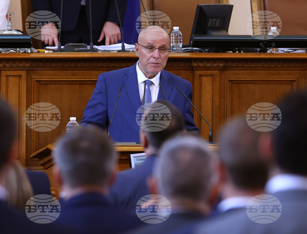 Новоизбраният управител на БНБ Димитър Радев положи клетва пред Народното събрание