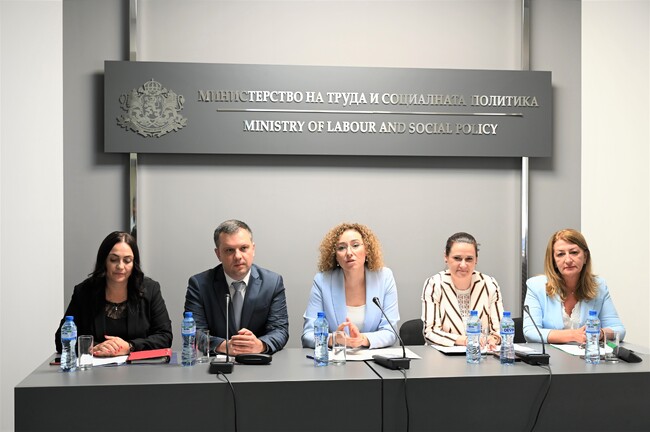 Министър Шалапатова представи целите на екипа си: По-ефективна социална подкрепа за деца и възрастни и реформа на пазара на труда