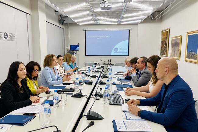 Необходим е анализ на пенсионната система в България, смята експерт