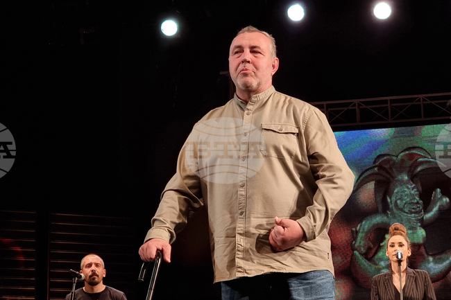 Моноспектакълът „Плач на ангел“, с участието на Христо Мутафчиев, ще се играе тази вечер в Шумен