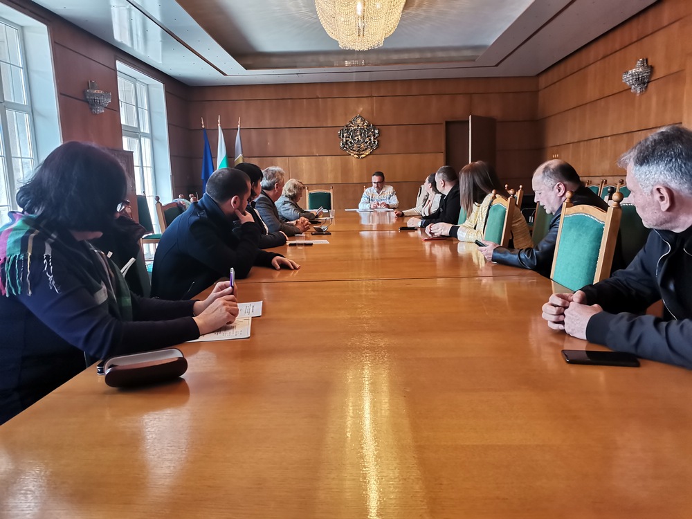 Комисията за почетните граждани подкрепи предложенията за писателя Калин Донков и адв. Теодосий Симеонов /посмъртно/, внася ги на заседание на Общинския съвет