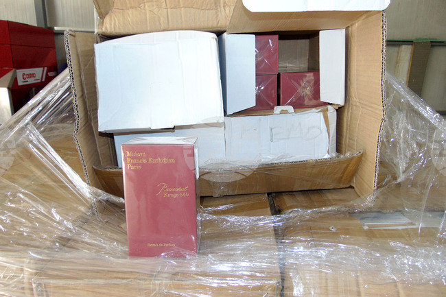 Близо 3000 стоки с лога на защитени марки иззеха полицаи в Свиленград при проверки на автомагистрала "Марица"