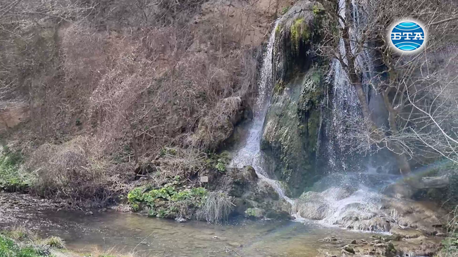 "Пеещият" водопад е една от най-живописните природни забележителности в района на Търговище