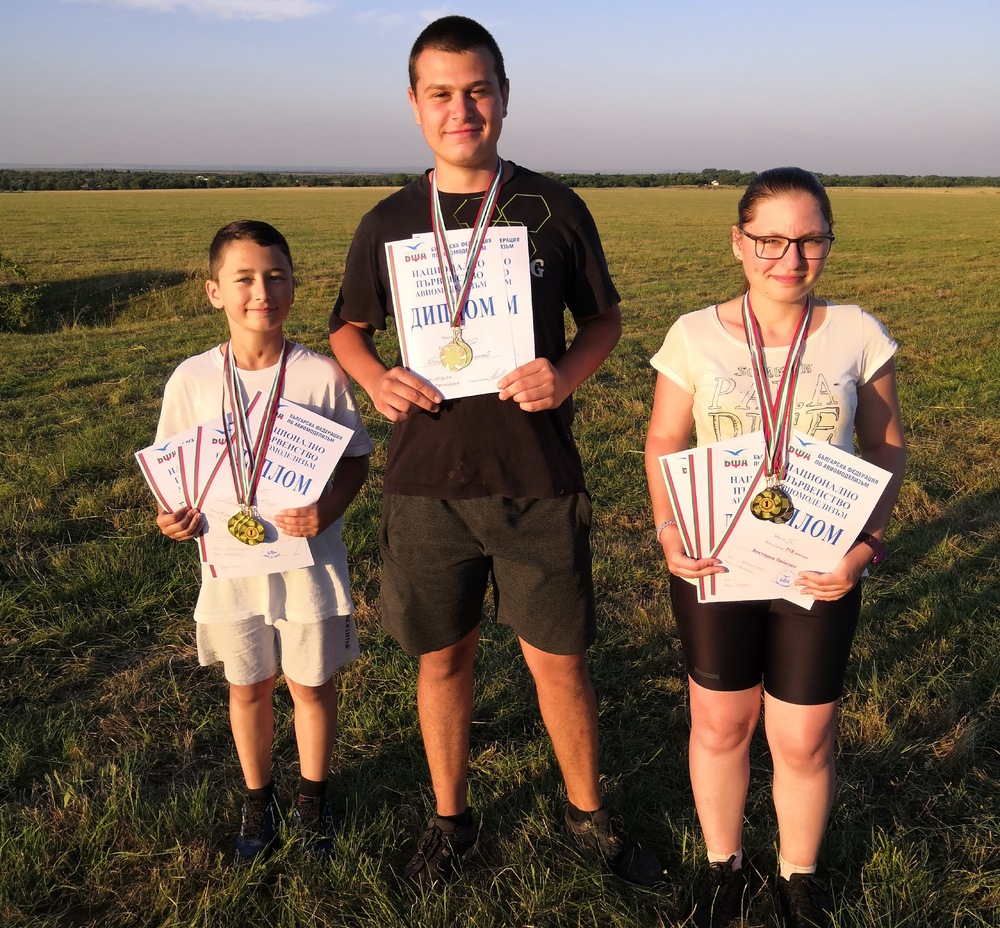 Община Ловеч: „Властелините на въздуха“ от Моделклуб – Ловеч, със седем шампионски титли