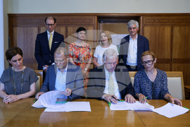 Столична община - договор - метровлакове