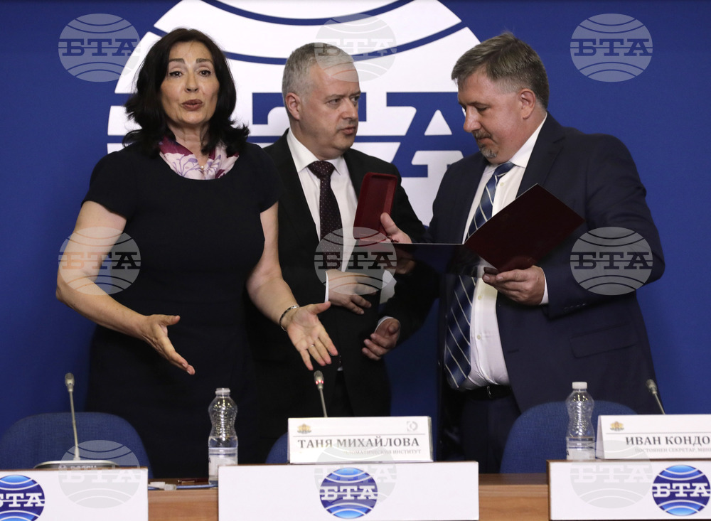 Национален пресклуб на БТА-София - Дипломатически институт към МВнР - годишнина - награди - пресконференция